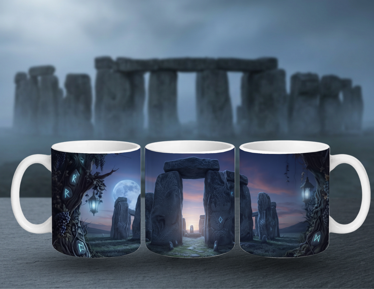 Stonehenge-Tasse – Mystischer Steinkreis im Mondschein