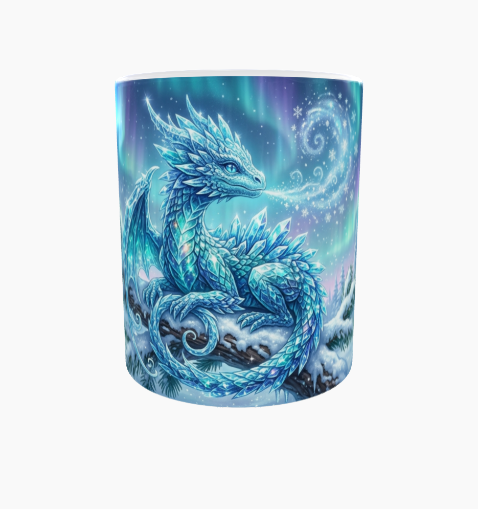 Eisdrachen-Tasse – Winterwald unter Polarlichtern