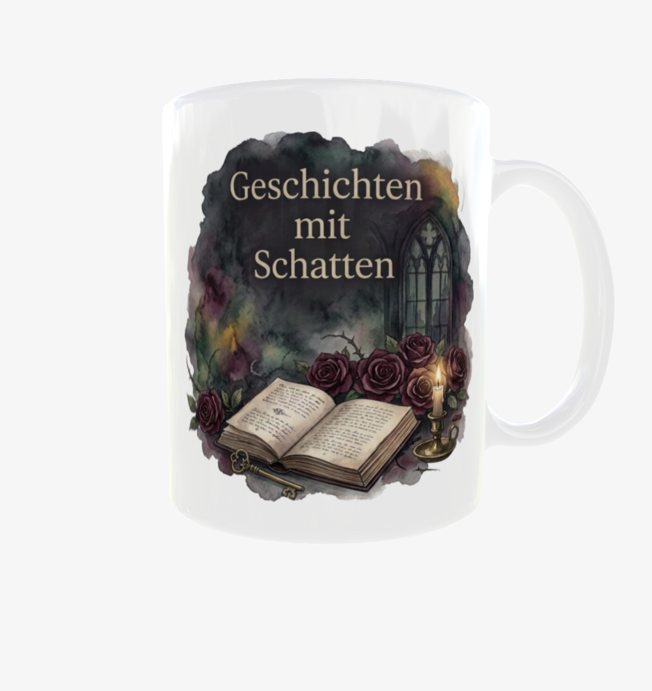 Weiße Tasse „Geschichten mit Schatten“ mit Henkel rechts, offenem Buch, dunklen Rosen, Schlüssel und Kerze