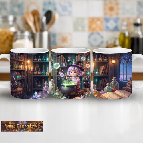 Magische Keramiktasse mit lilahaariger Hexe, Hexenkessel, schwarzer Katze und leuchtenden Zaubertränken