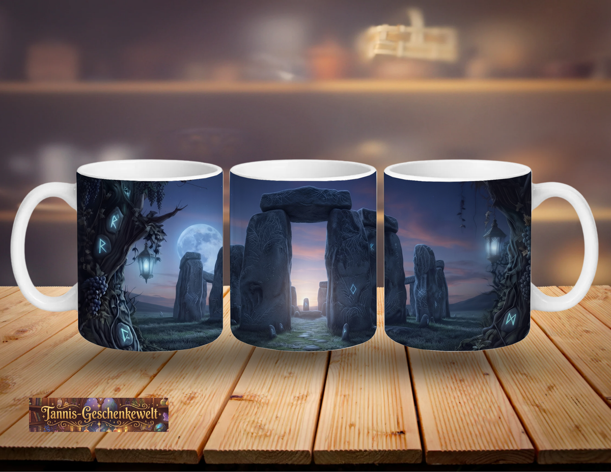 Stonehenge-Tasse – Mystischer Steinkreis im Mondschein