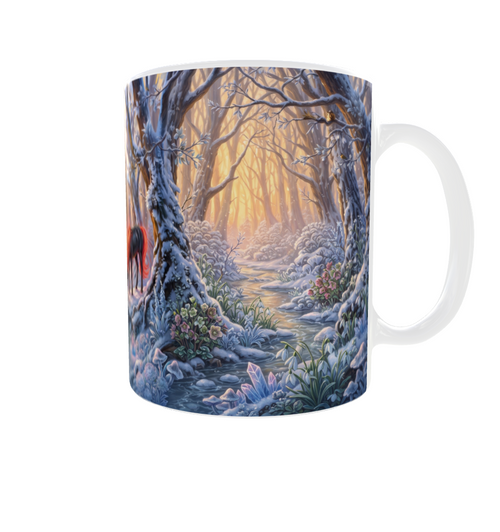 Wintereinhorn Tasse – Detailansicht mit Waldtieren, Eiskristallen und warmem Goldlicht im Winterwald