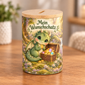 Illustrative Vorschau einer Spardose mit grünem Schatzdrachen, Schatztruhe und Bambusdeckel